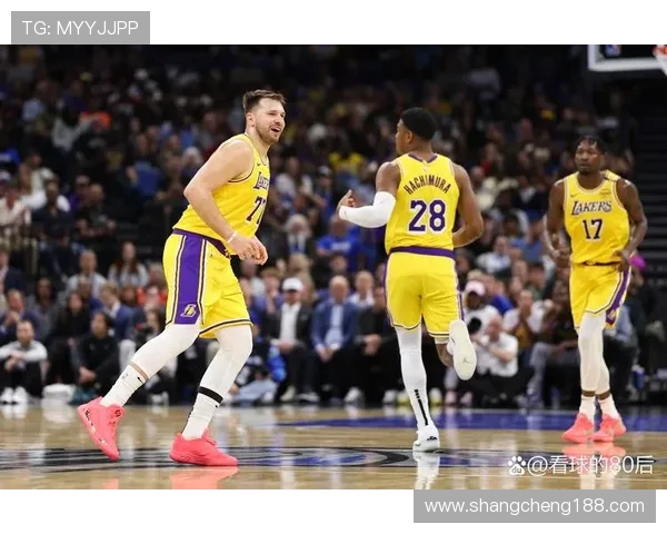 2000年NBA总决赛第六场湖人击败步行者夺冠